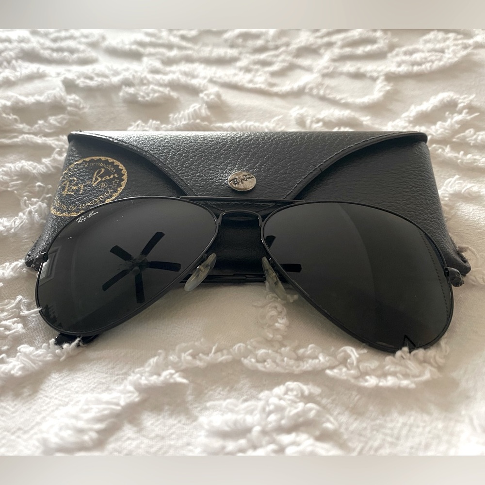 Black Ray-ban Aviators